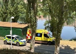 La Policía Local de Salamanca y una ambulancia del Sacyl en el lugar de los hechos.