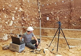 Captura de datos con la cámara hiperespectral en la Gran Dolina, en Atapuerca.