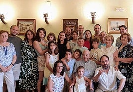 Cirilo Sanz celebra junto a sus familiares su 106 cumpleaños.