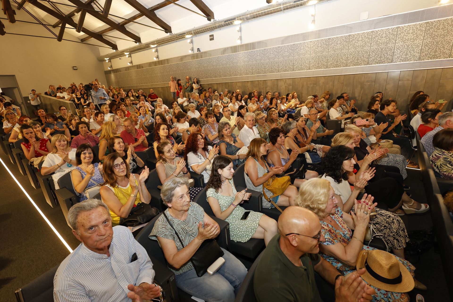 La neurocientífica Nazareth Castellanos abarrota el Centro Cultural de Palencia