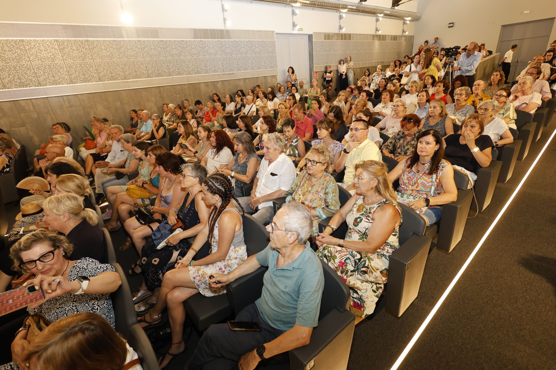 La neurocientífica Nazareth Castellanos abarrota el Centro Cultural de Palencia