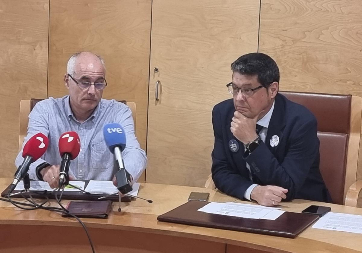 De izquierda a derecha, Fernando Rosat y Javier Martín, responsable del turno oficio y decano del ICAVA.