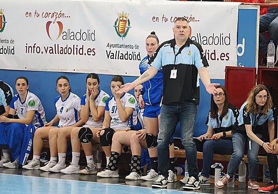 Salva Puig muestras gestos de incredulidad en el partido ante Granollers.