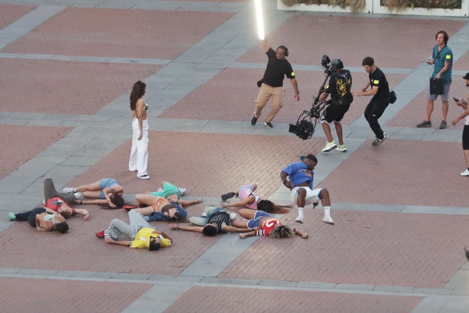 Actores y bailarines grabando escenas de la película en la Plaza Mayor de Valladolid.