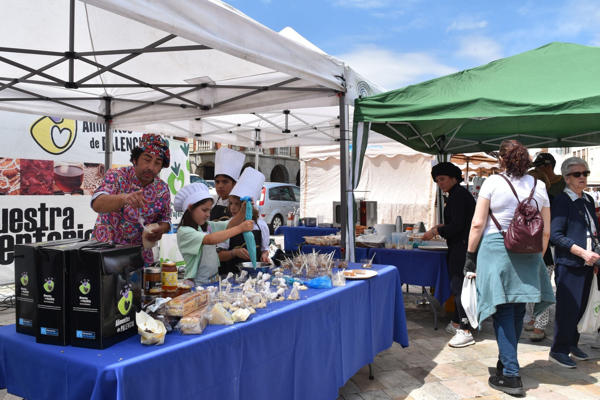 Aguilar funde la feria gastronómica con las sevillanas