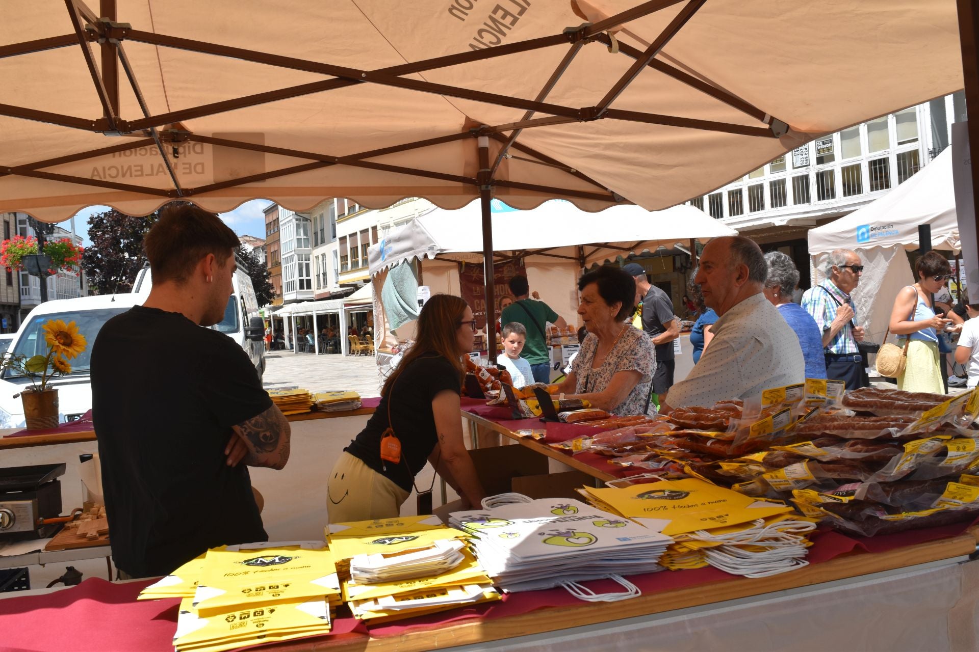 Aguilar funde la feria gastronómica con las sevillanas