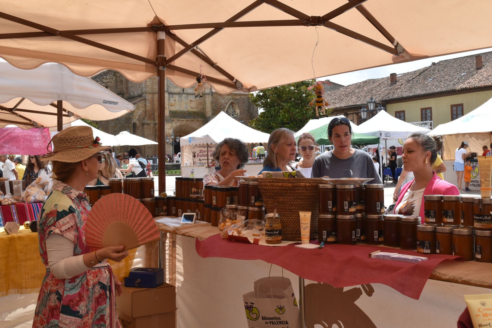 Aguilar funde la feria gastronómica con las sevillanas