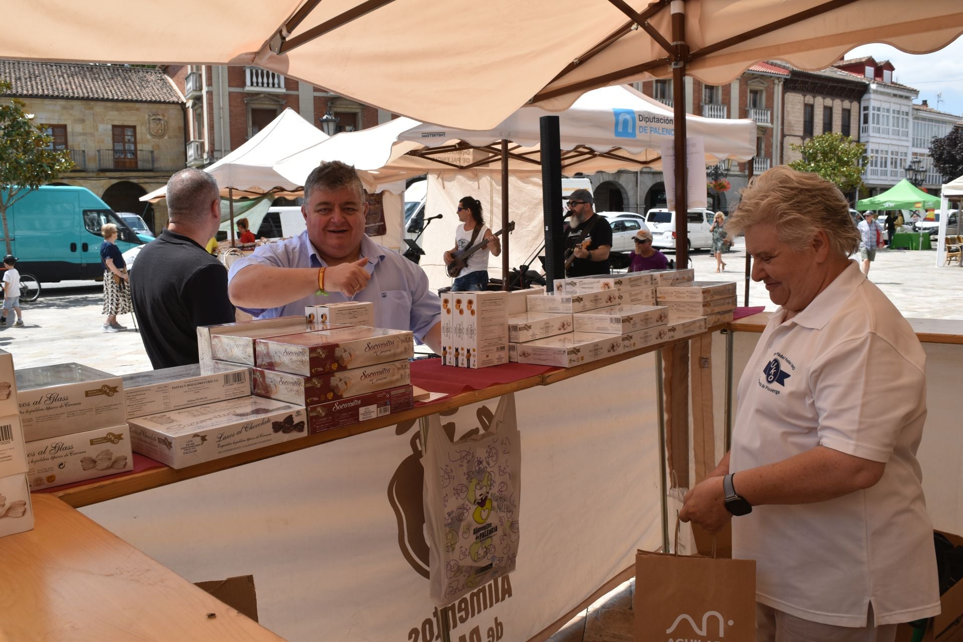 Aguilar funde la feria gastronómica con las sevillanas