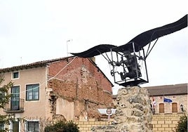 Monumento a Diego Marín Aguilera en su pueblo, Coruña del Conde.