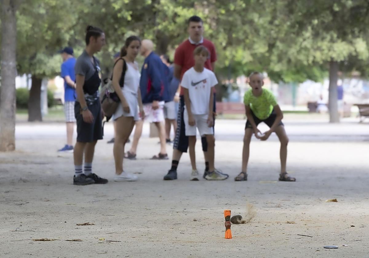 Los juegos autóctonos y los bailes peruanos de las fiestas del barrio Delicias, en imágenes