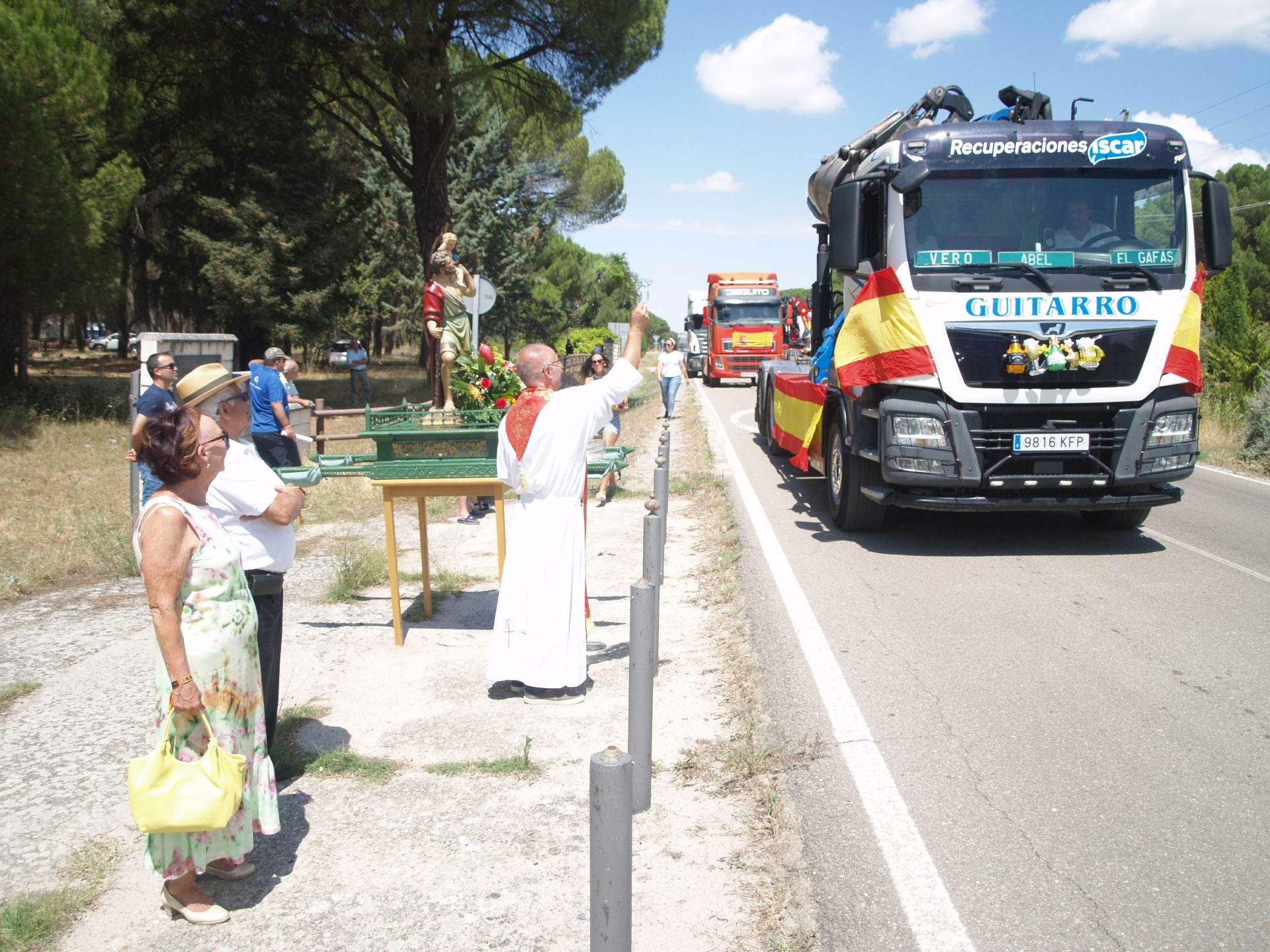 Las mejores imágenes de la procesión y bendición de vehículos por San Cristóbal en Íscar