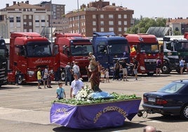 La imagen de San Critóbal, con los camiones aparcados en Campos Góticos.