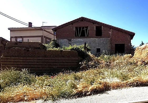 Ruinas en un solar en la provincia de Palencia.