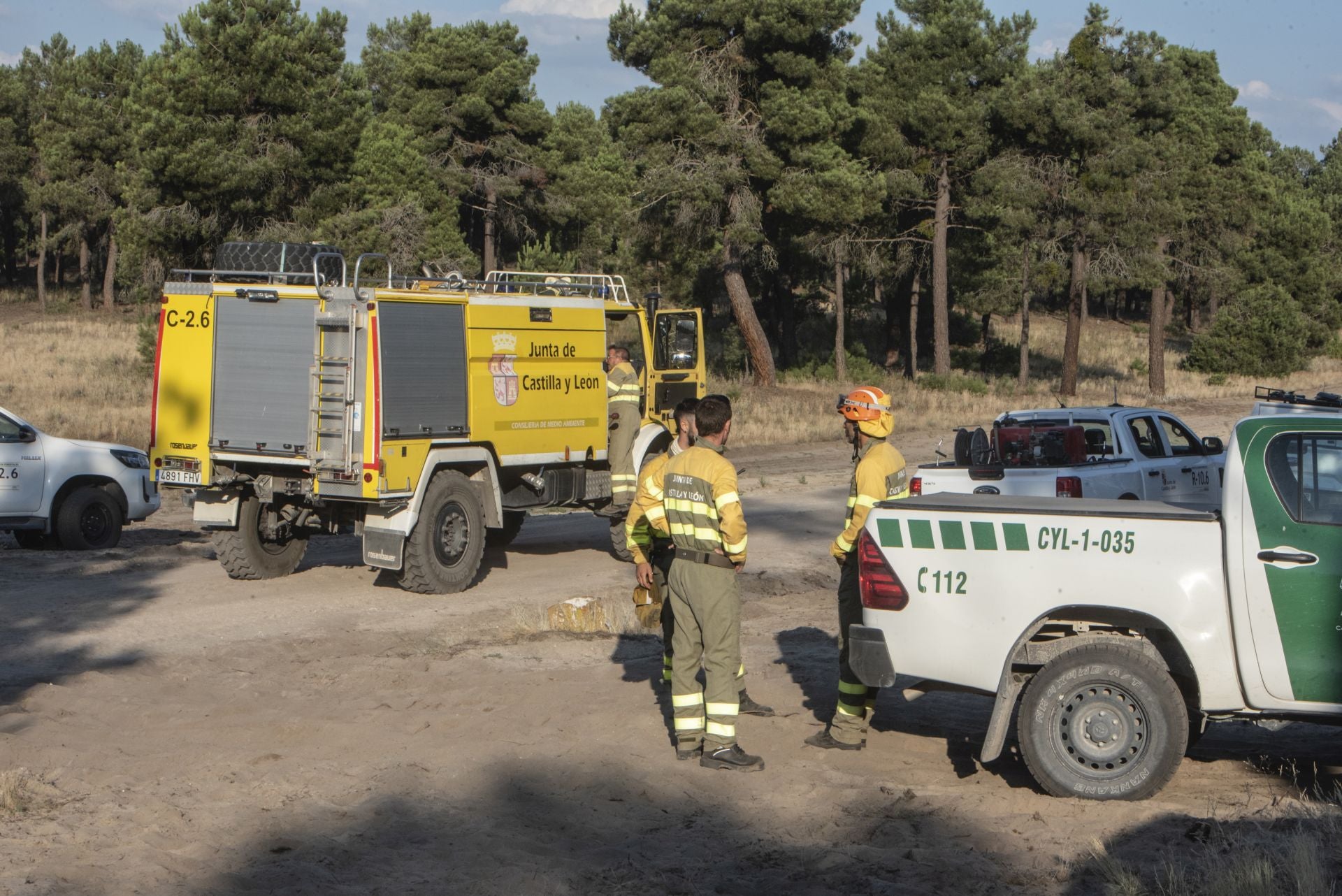 Fotos de los trabajos de extinción del incendio en Cuéllar