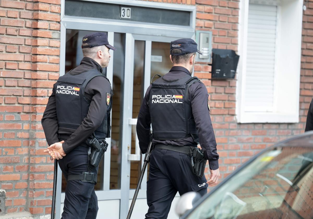 Imagen de archivo de dos policías nacionales en Valladolid.