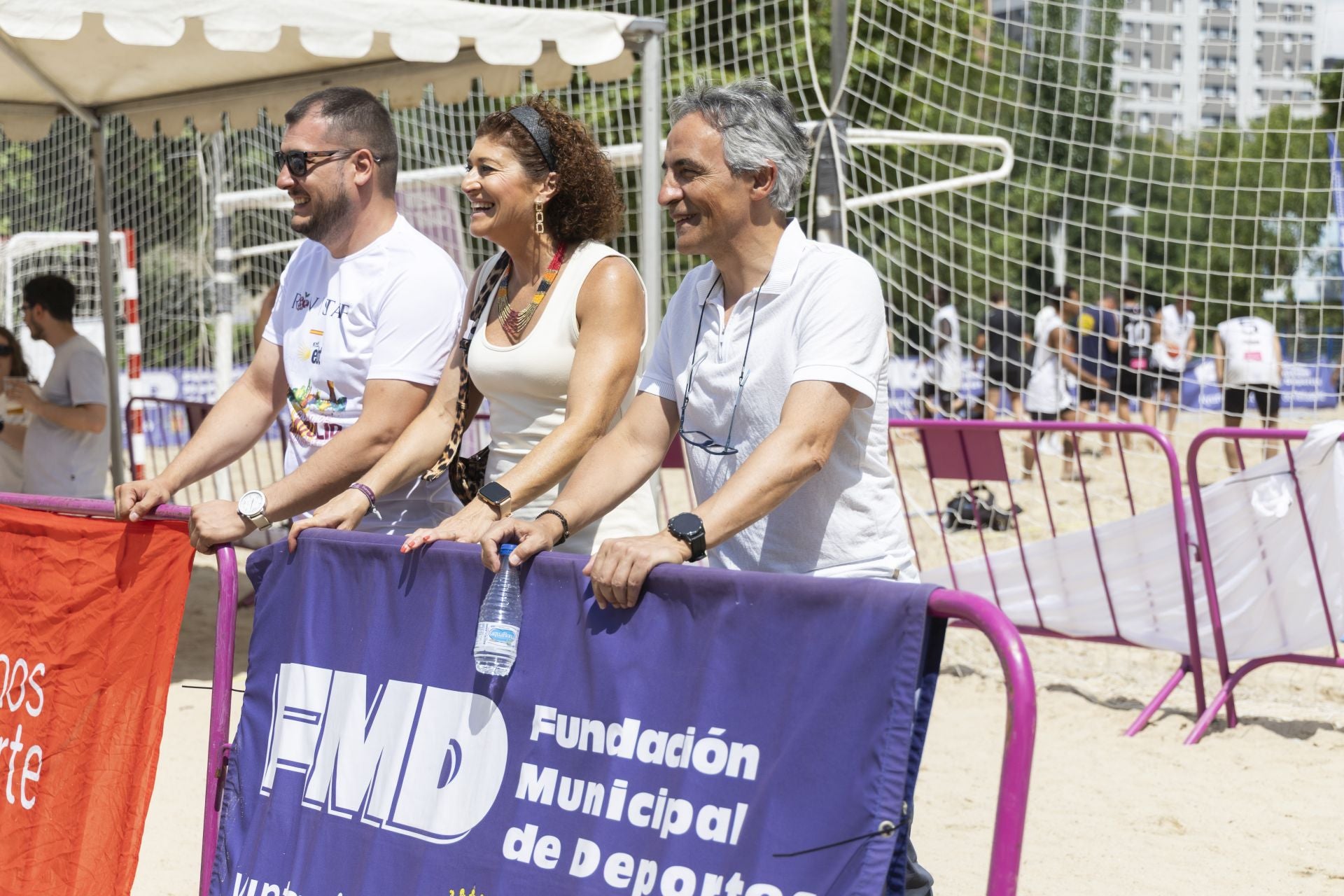 Ambiente veraniego en el torneo de balonmano playa en Valladolid