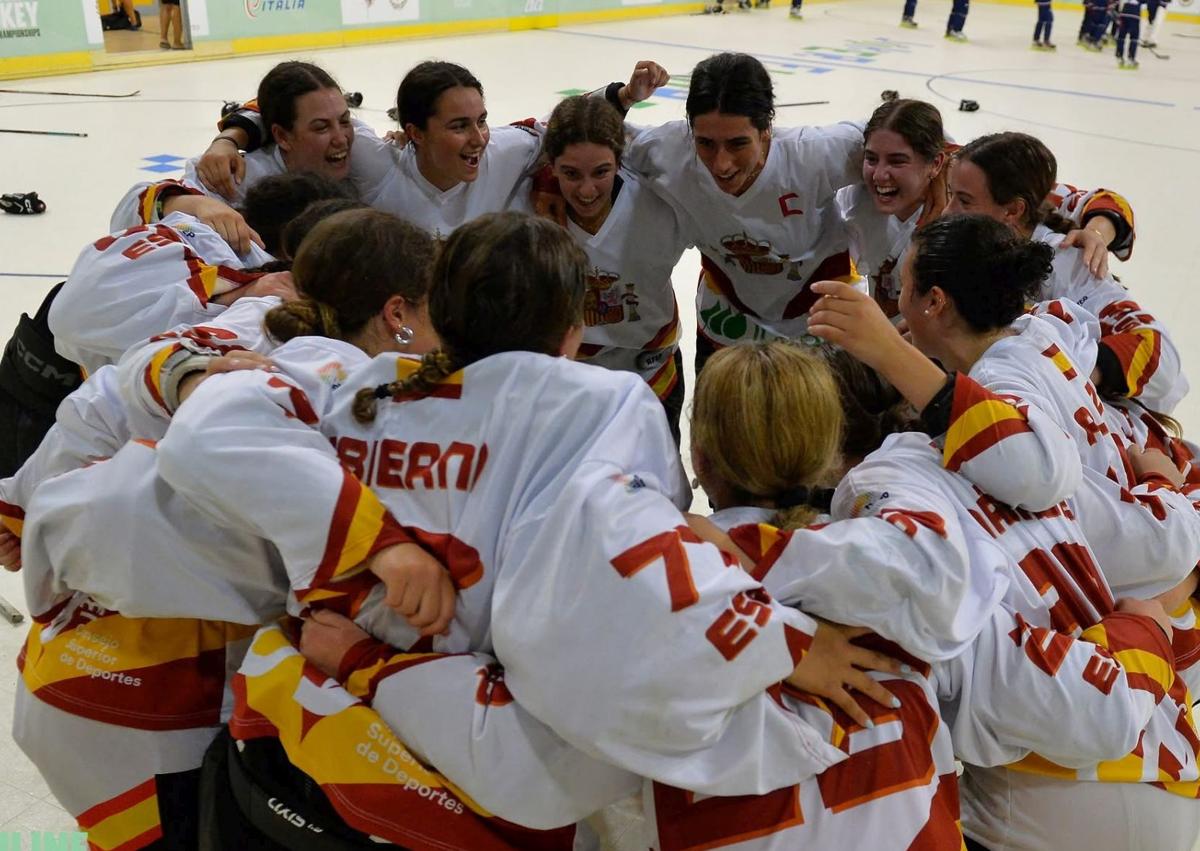 Imagen secundaria 1 - Catorce jugadores del CPLV se proclaman campeones de Europa