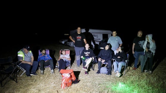 Participantes en la sesión nocturna 'Alerta Ovni' en El Teso de Villalbarba