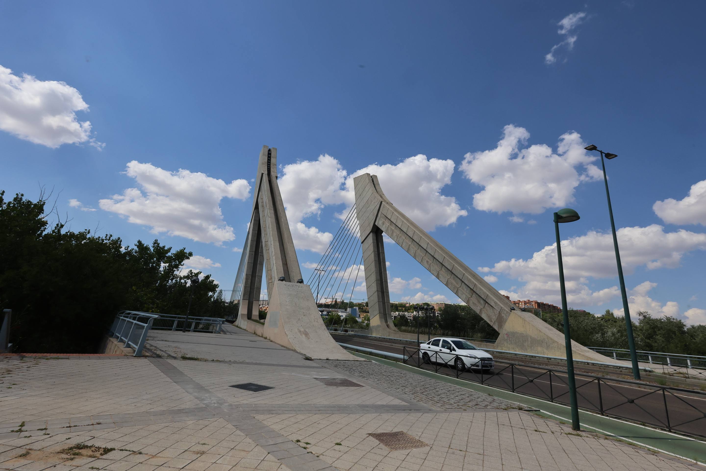 El estado del puente de Hispanoamérica de Valladolid, en imágenes