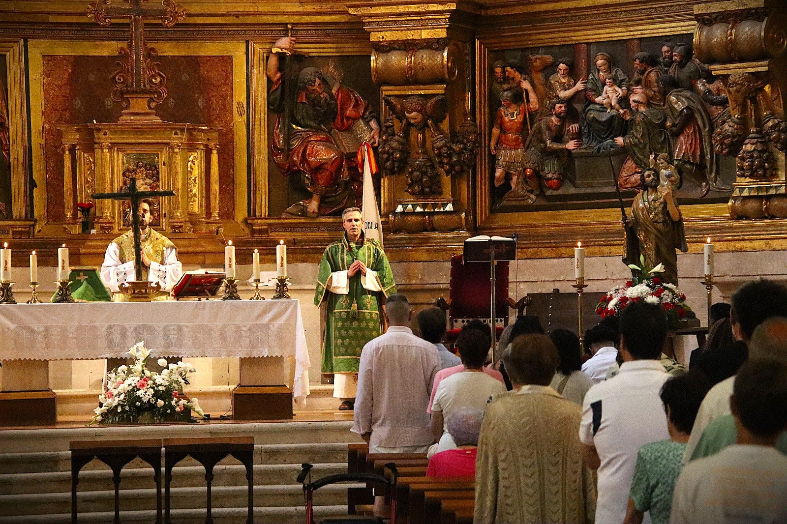 Rioseco procesiona a San Cristóbal sobre cuatro ruedas