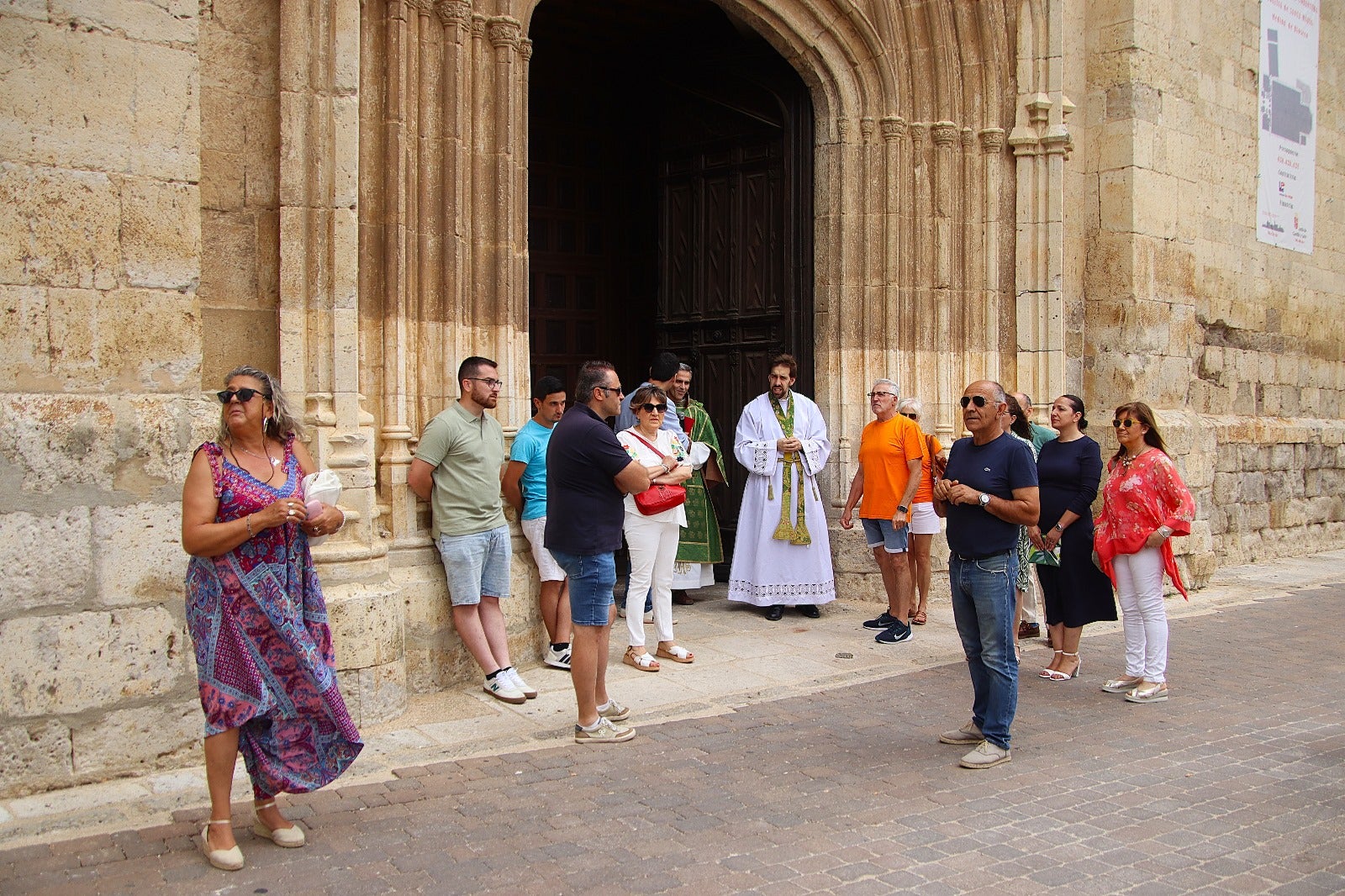 Rioseco procesiona a San Cristóbal sobre cuatro ruedas