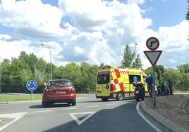 Asistencia sanitaria a un ciclista herido el sábado en Segovia capital.