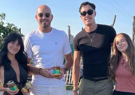 Aitana y Plex visitan Tiedra