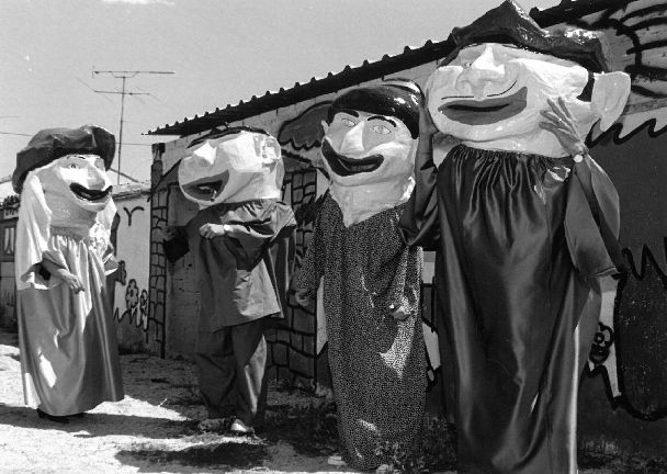 Cabezudos en las fiestas de Rueda. 12 de agosto de 1994.