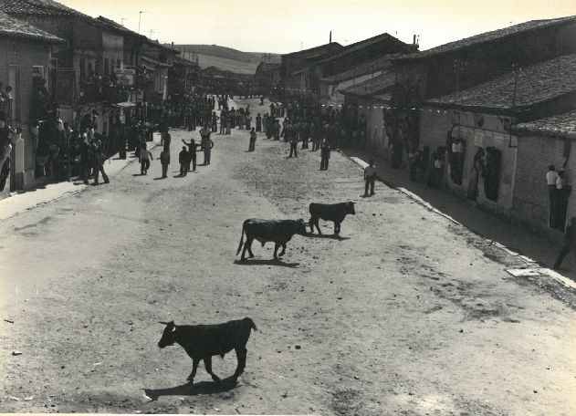 Encierros por las calles de Rueda en el año 1975.