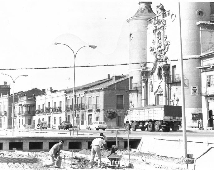 Obras en la calle principal de Rueda.