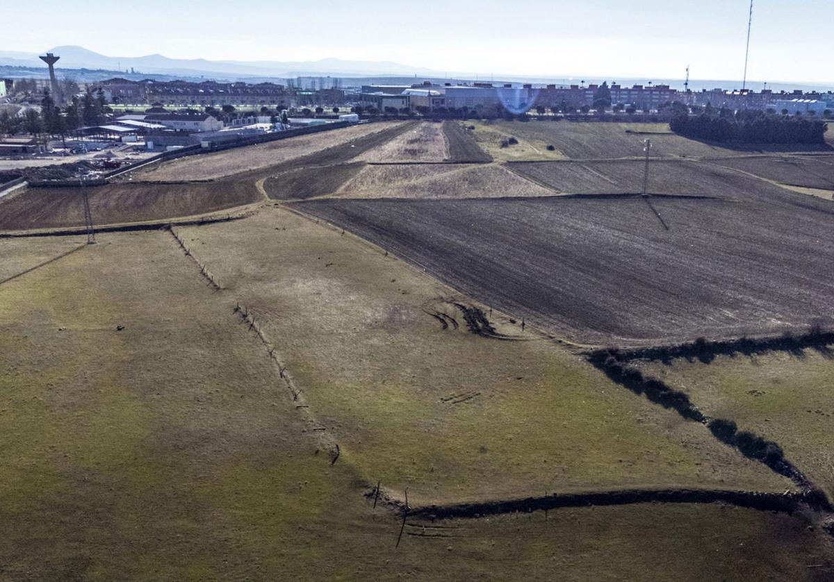 Vista aérea de los terrenos situados entre la carretera de Palazuelos de Eresma y Nueva Segovia.