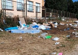 Basura junto al colegio Eresma tras la celebración de las ferias el pasado mes de junio.