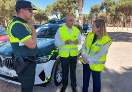El teniente Ramiro; el subdelegado del Gobierno, Jacinto Canales; y la jefa provincial de Tráfico, Inmaculada Matías, este martes.