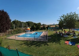 Las piscinas municipales son un punto de referencia durante el verano.