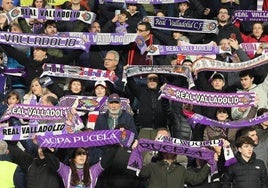 Aficionados del Real Valladolid en el estadio Zorrilla.
