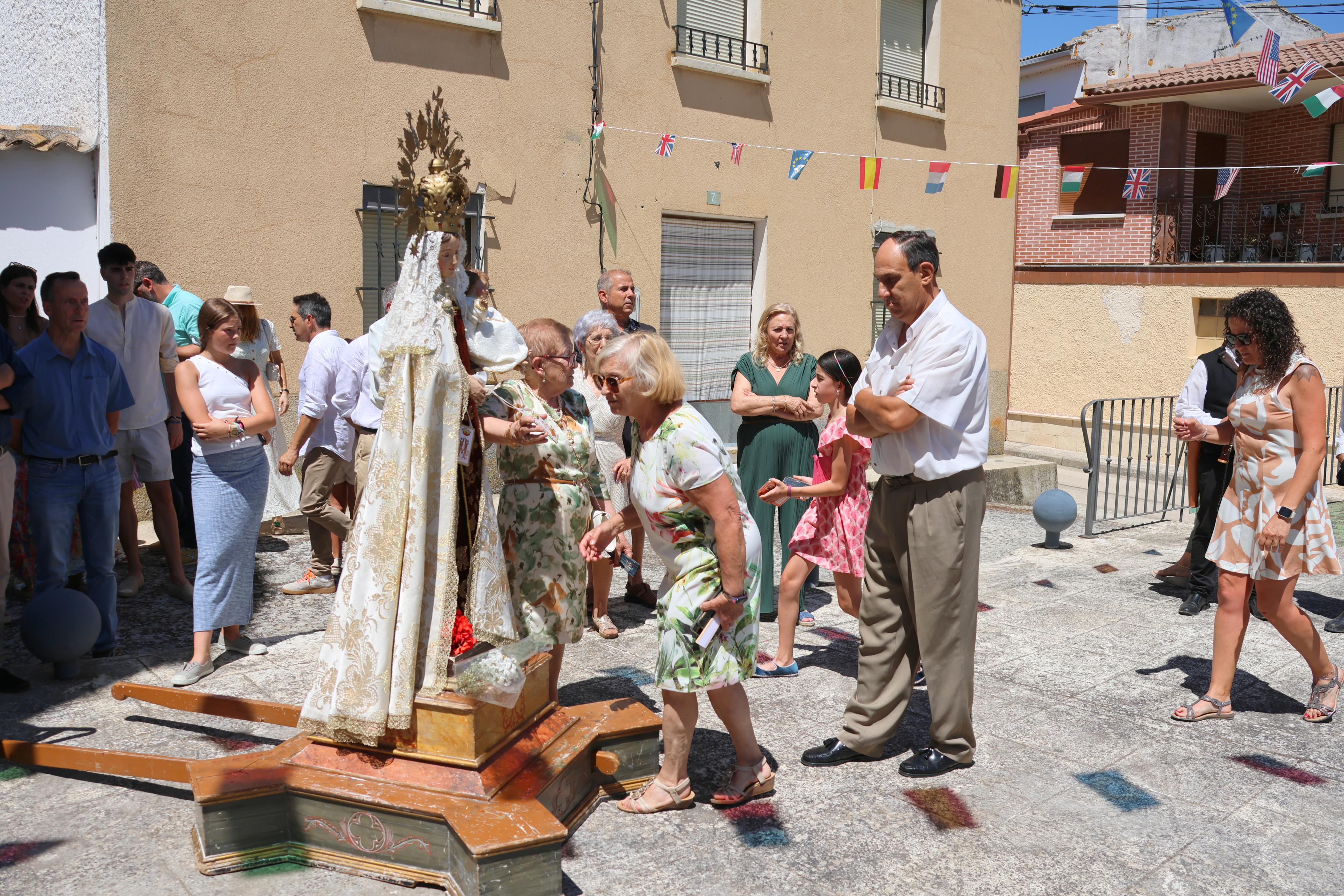 Cevico Navero se rinde a la Virgen del Carmen