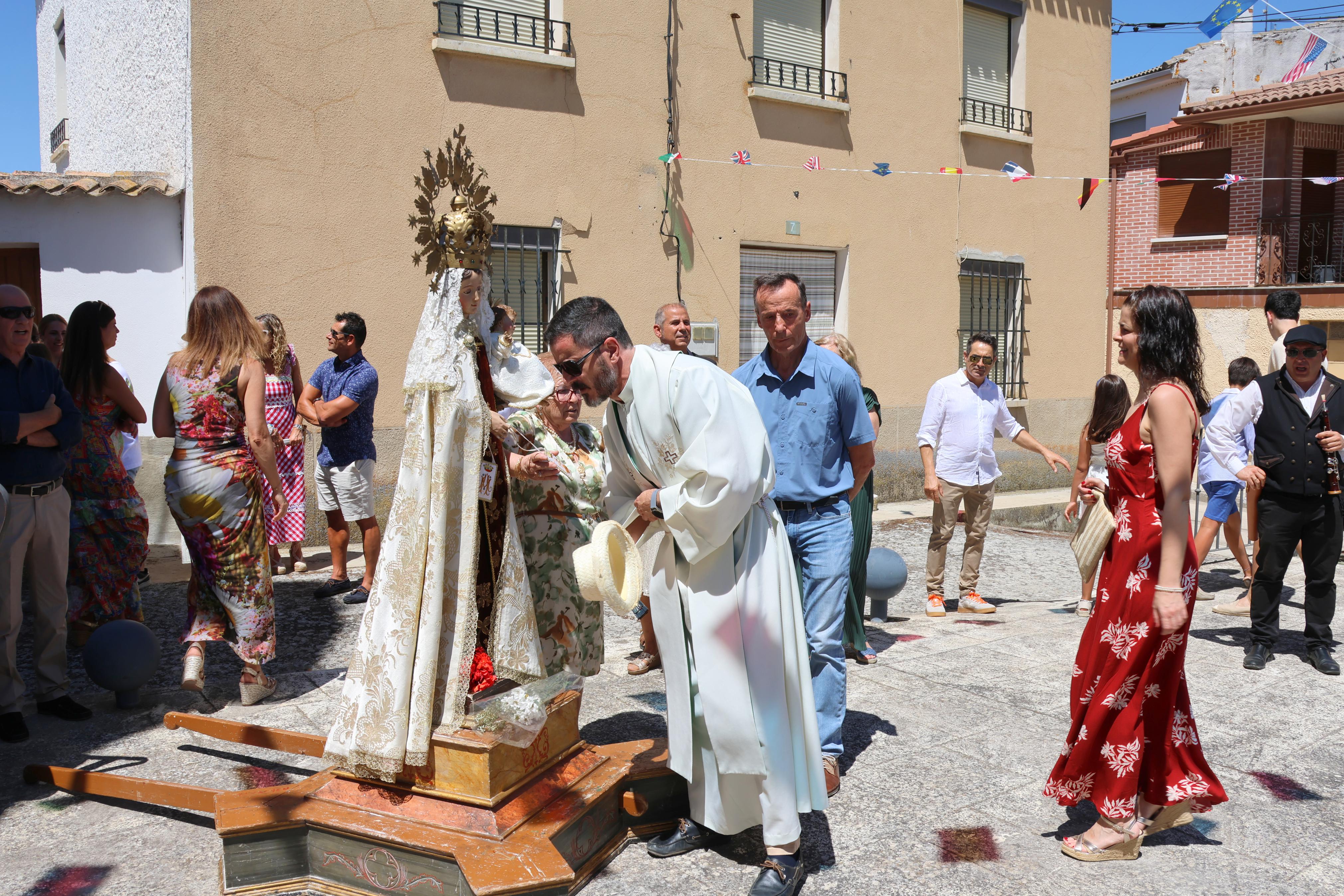 Cevico Navero se rinde a la Virgen del Carmen