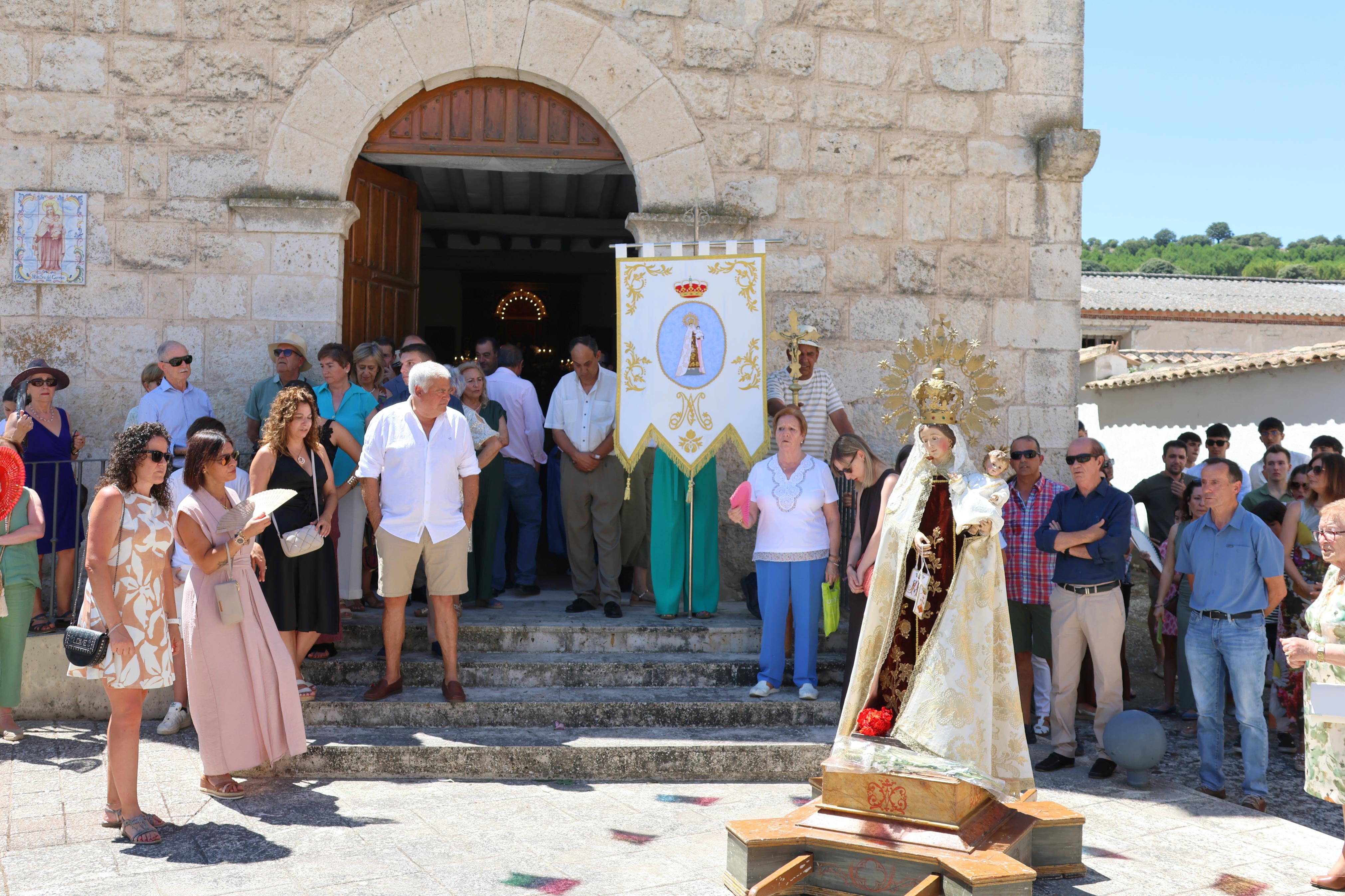 Cevico Navero se rinde a la Virgen del Carmen