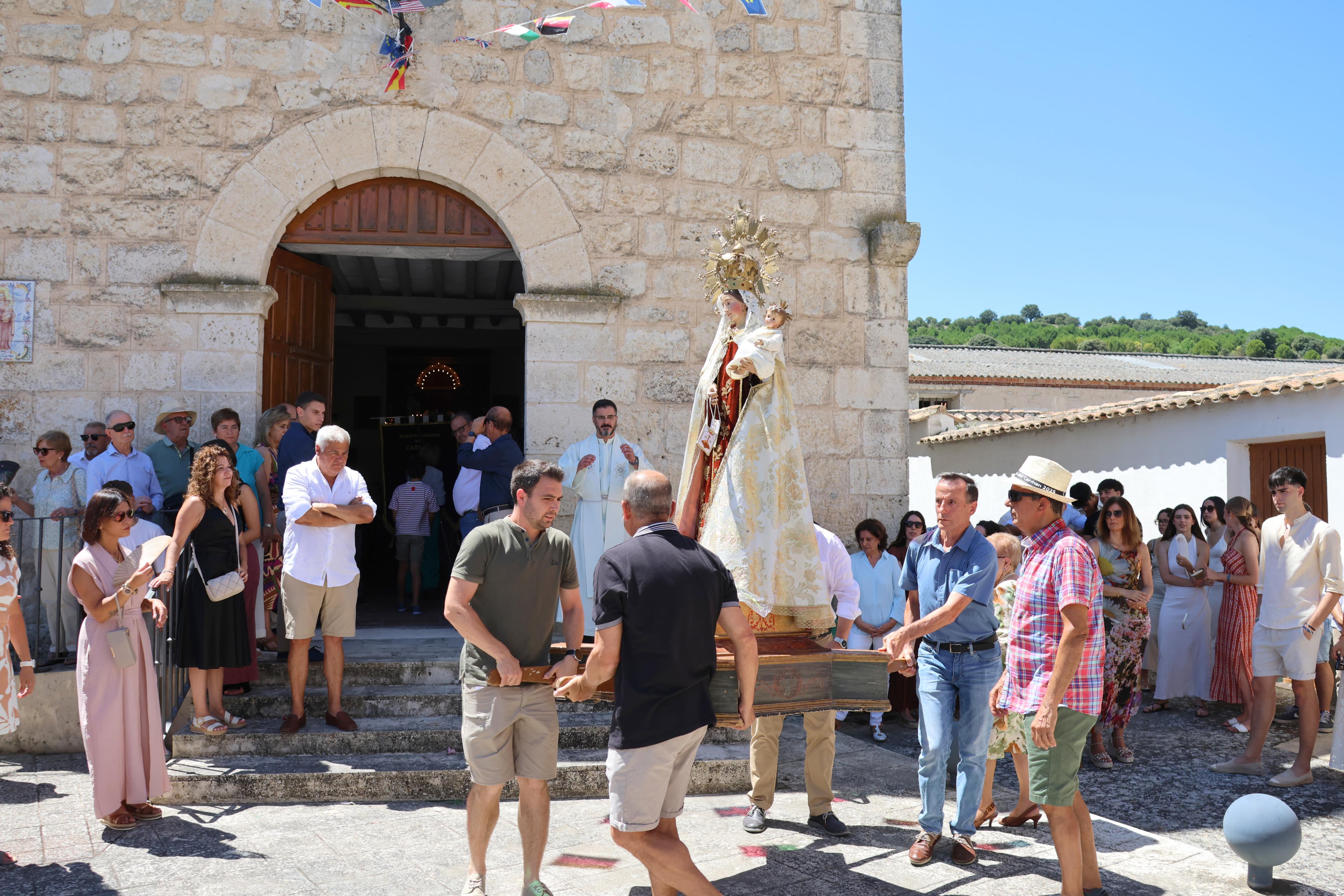 Cevico Navero se rinde a la Virgen del Carmen