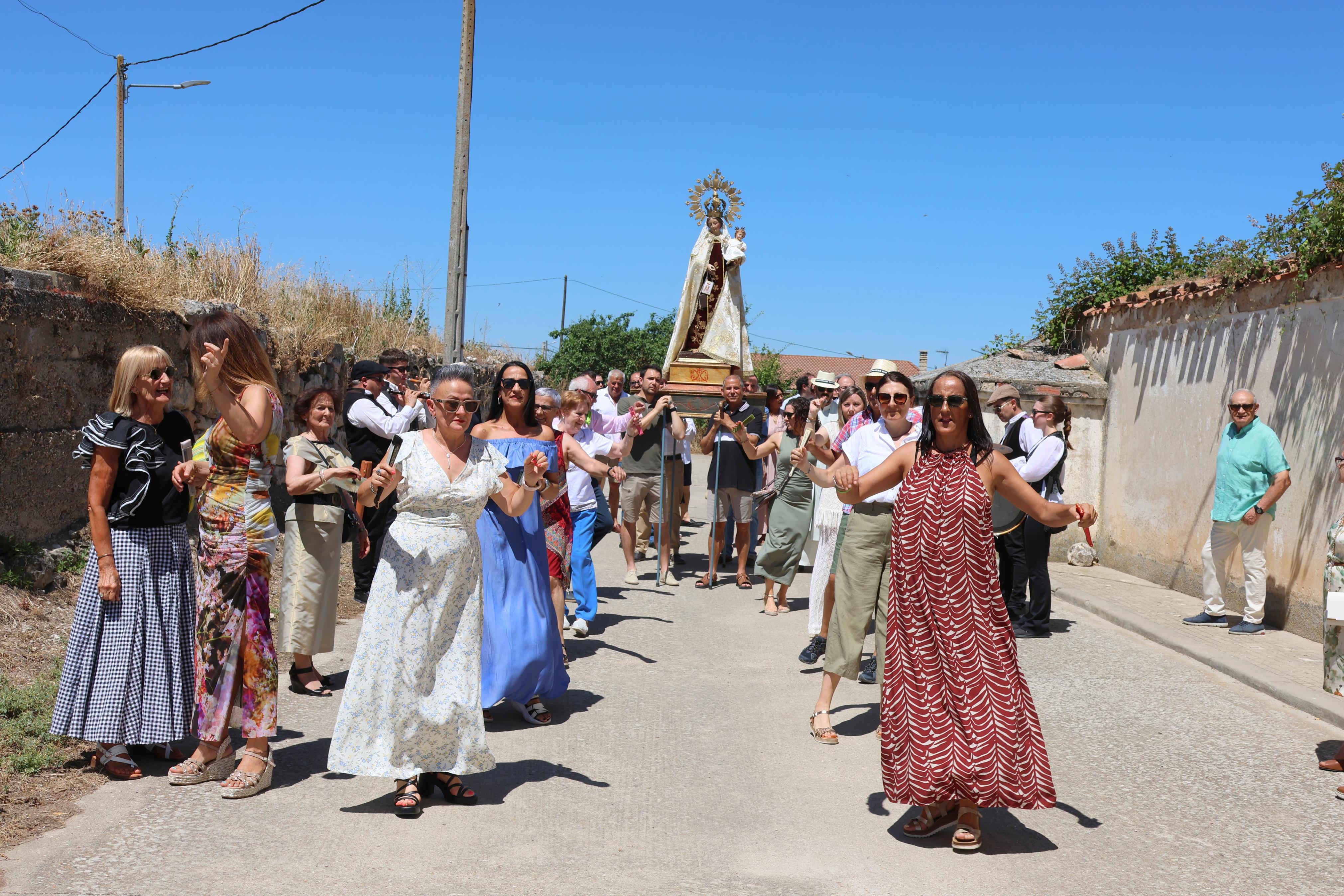 Cevico Navero se rinde a la Virgen del Carmen