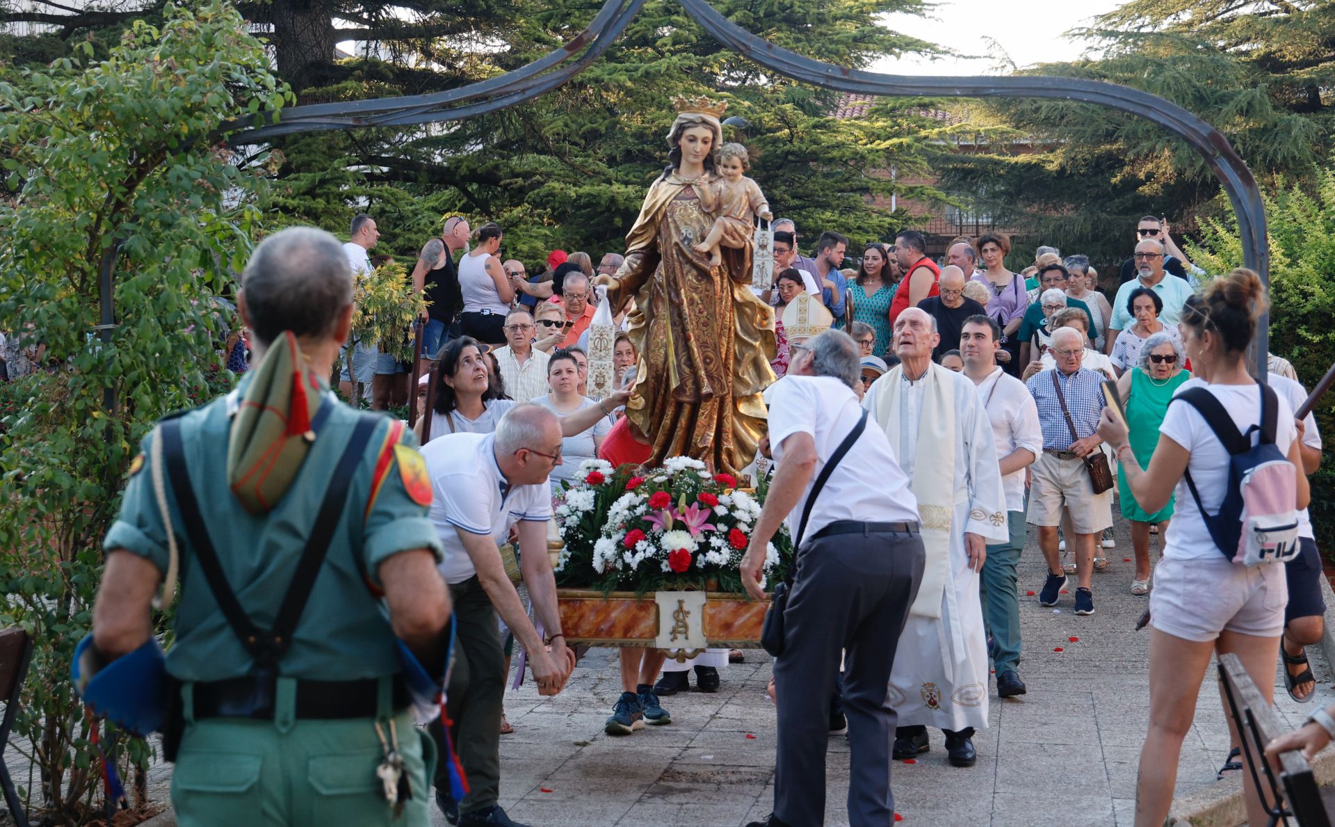 Procesión de la Virgen del Carmen, este miércoles en el barrio que lleva su nombre.