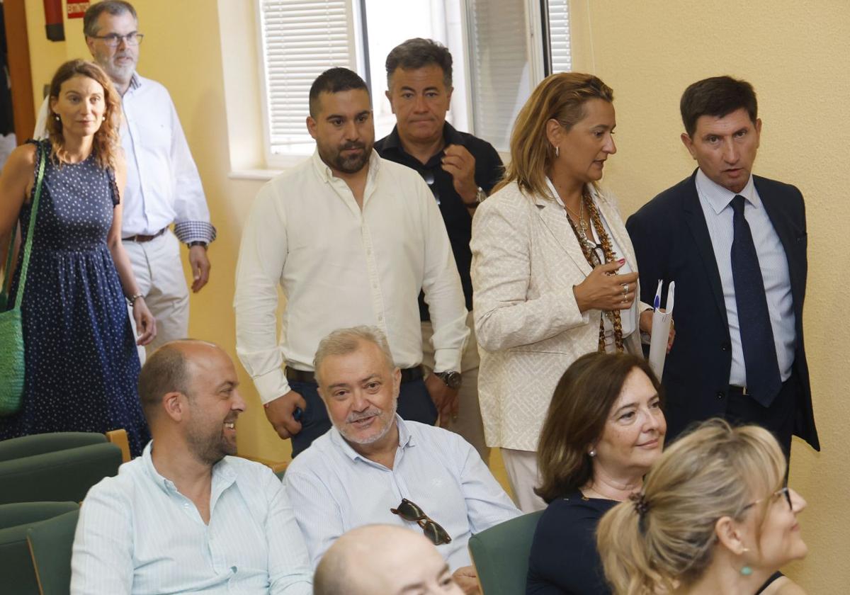 La directora general de Economía Social y Autónomos, Emma Fernández, accede a la presentación de Relevacyl en Palencia.