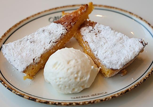 De postre, tarta de Santiago.