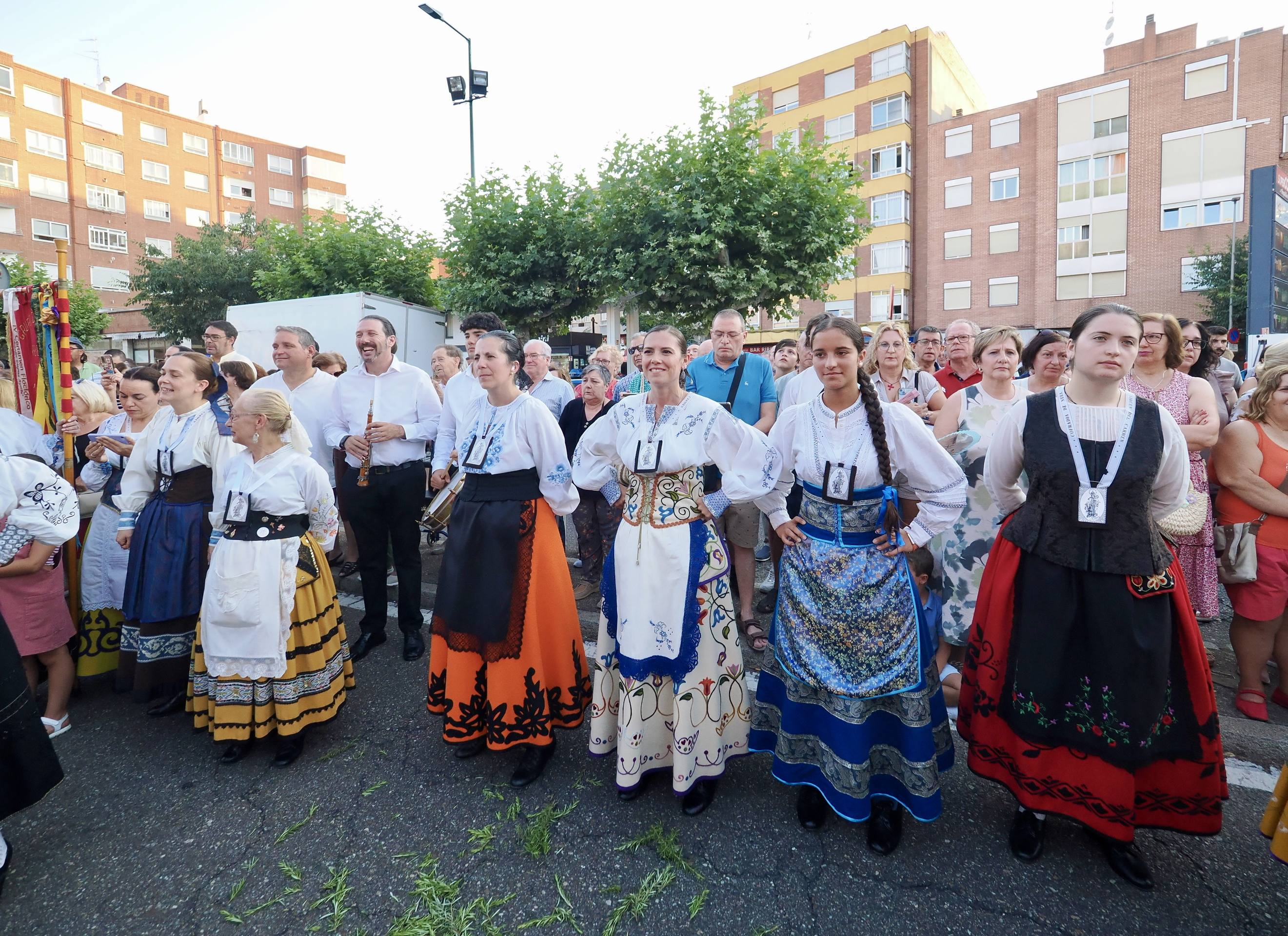 La Virgen del Carmen procesiona por las calles de Valladolid
