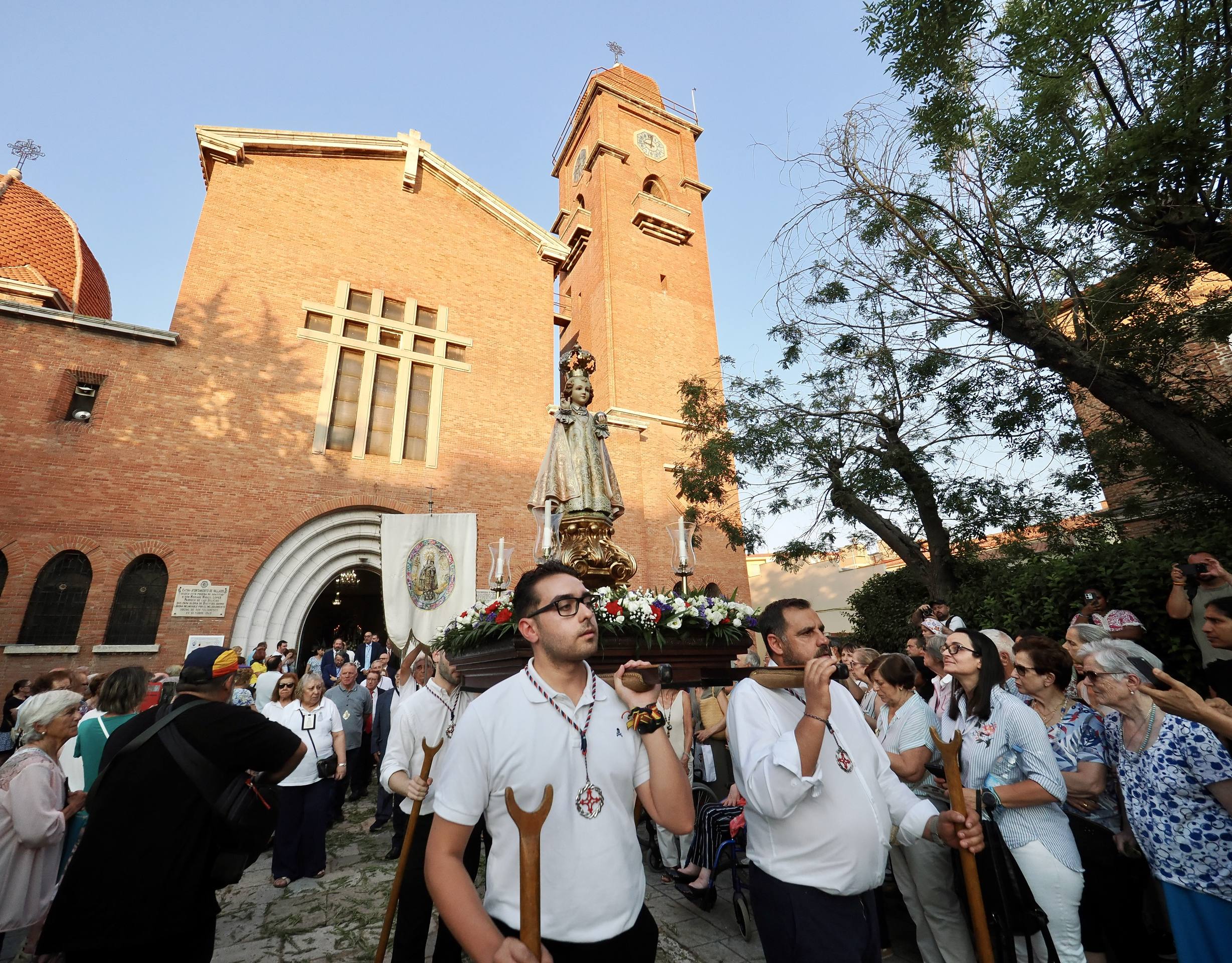 La Virgen del Carmen procesiona por las calles de Valladolid