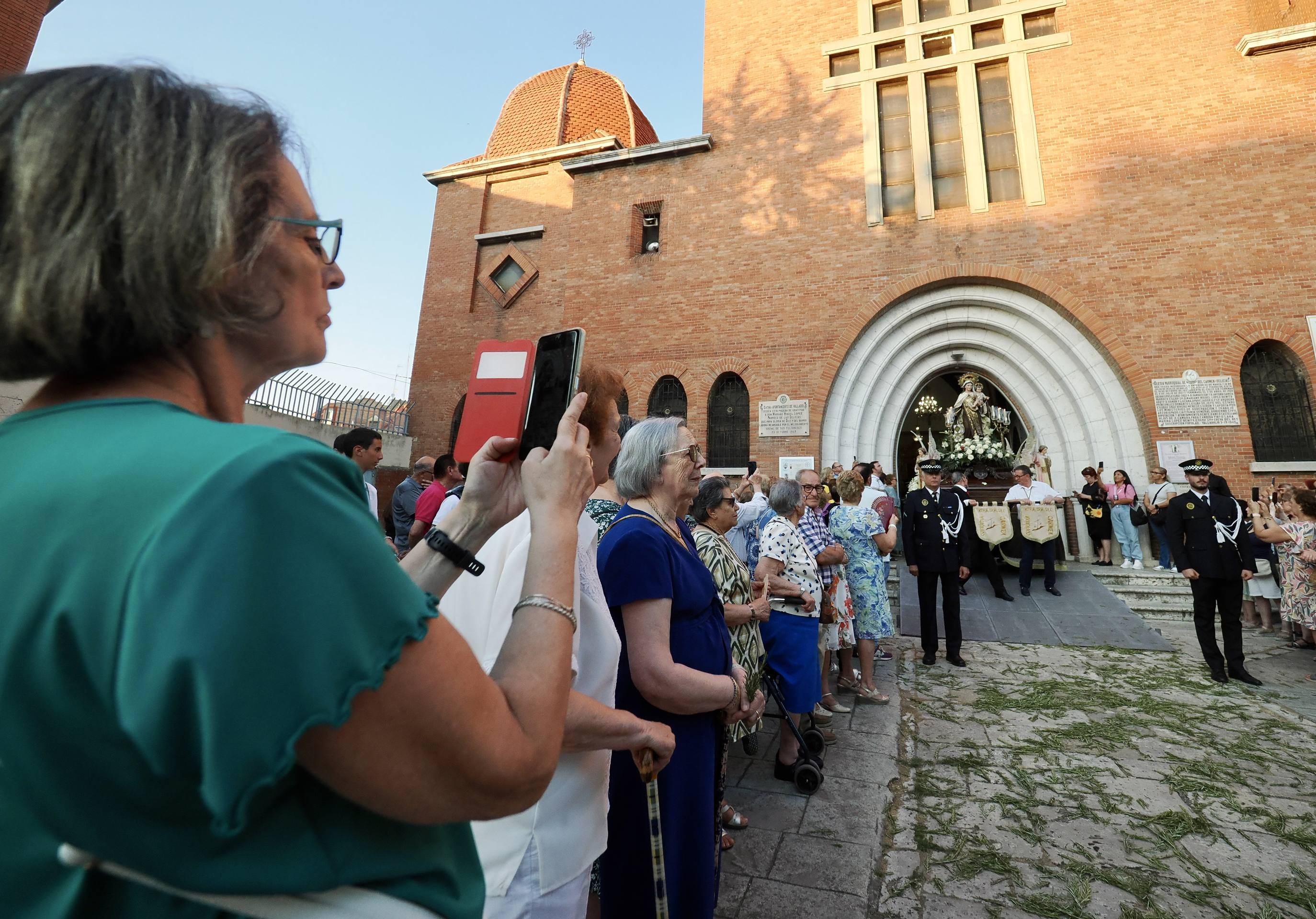 La Virgen del Carmen procesiona por las calles de Valladolid