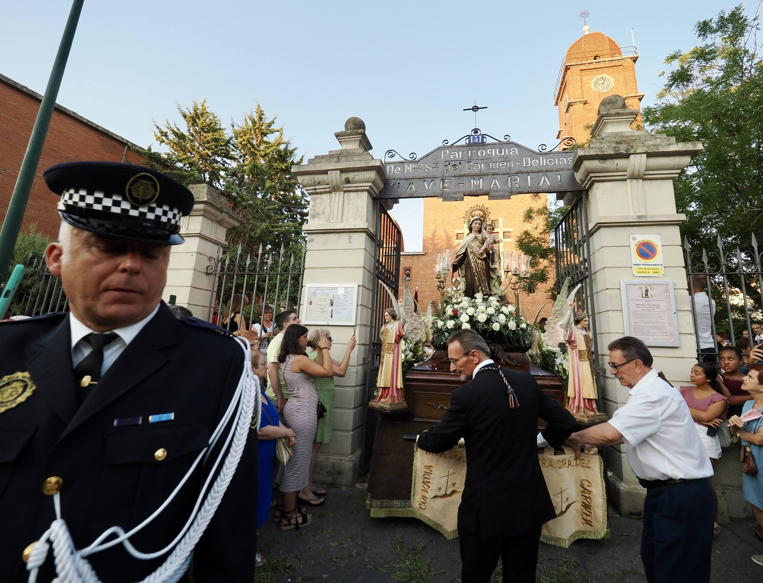 La Virgen del Carmen procesiona por las calles de Valladolid