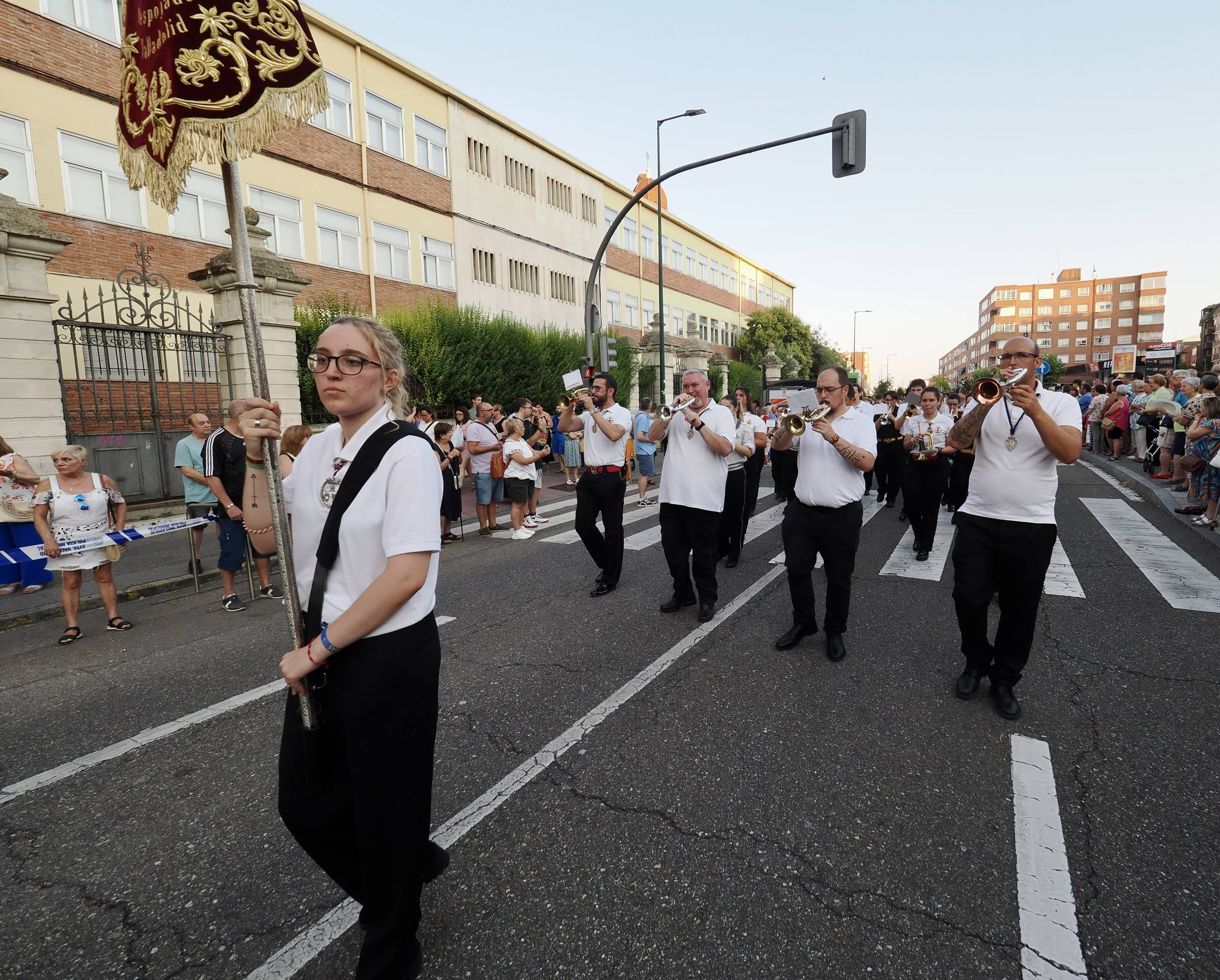 La Virgen del Carmen procesiona por las calles de Valladolid