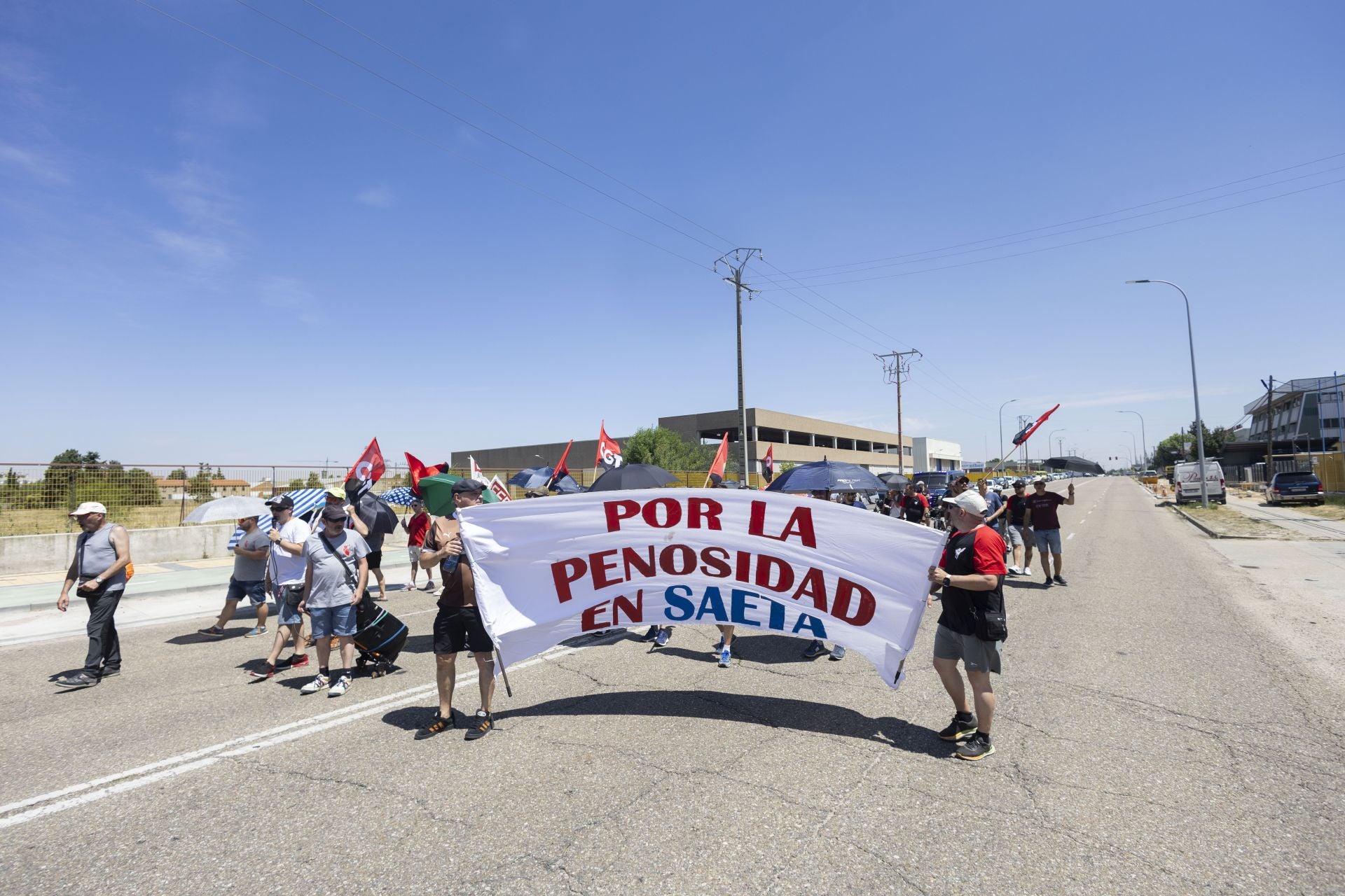 Trabajadores de Saeta Die Casting en la manifestación de esta mañana.