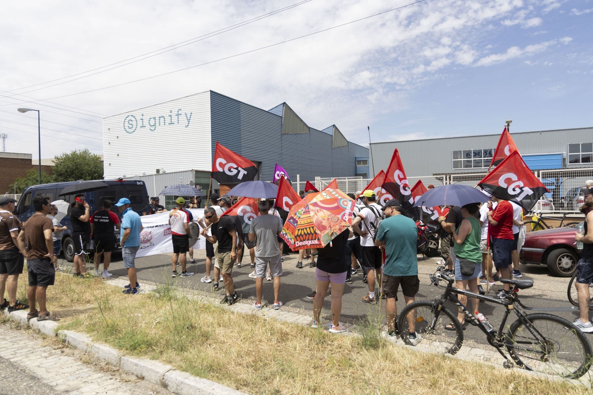 Trabajadores de Saeta Die Casting en la manifestación de esta mañana.